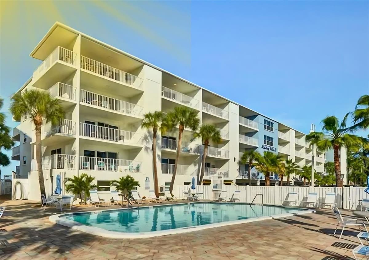 19610 GULF BOULEVARD — photo 34 of 50