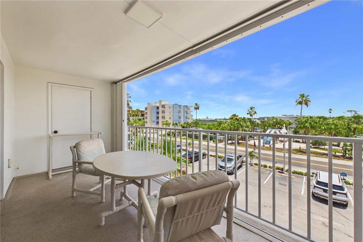 19610 GULF BOULEVARD — photo 7 of 50