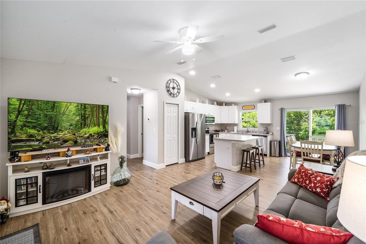 351 ELM DRIVE — photo 4 of 20