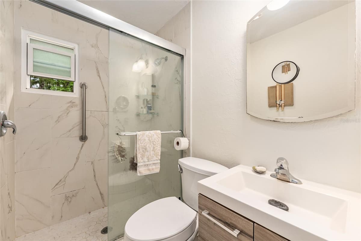 201-203 TAHOTA AVENUE — photo 16 of 67