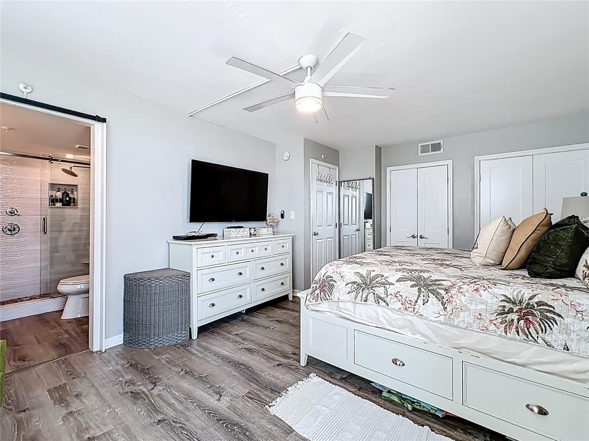 14146 GULF BOULEVARD — photo 19 of 29