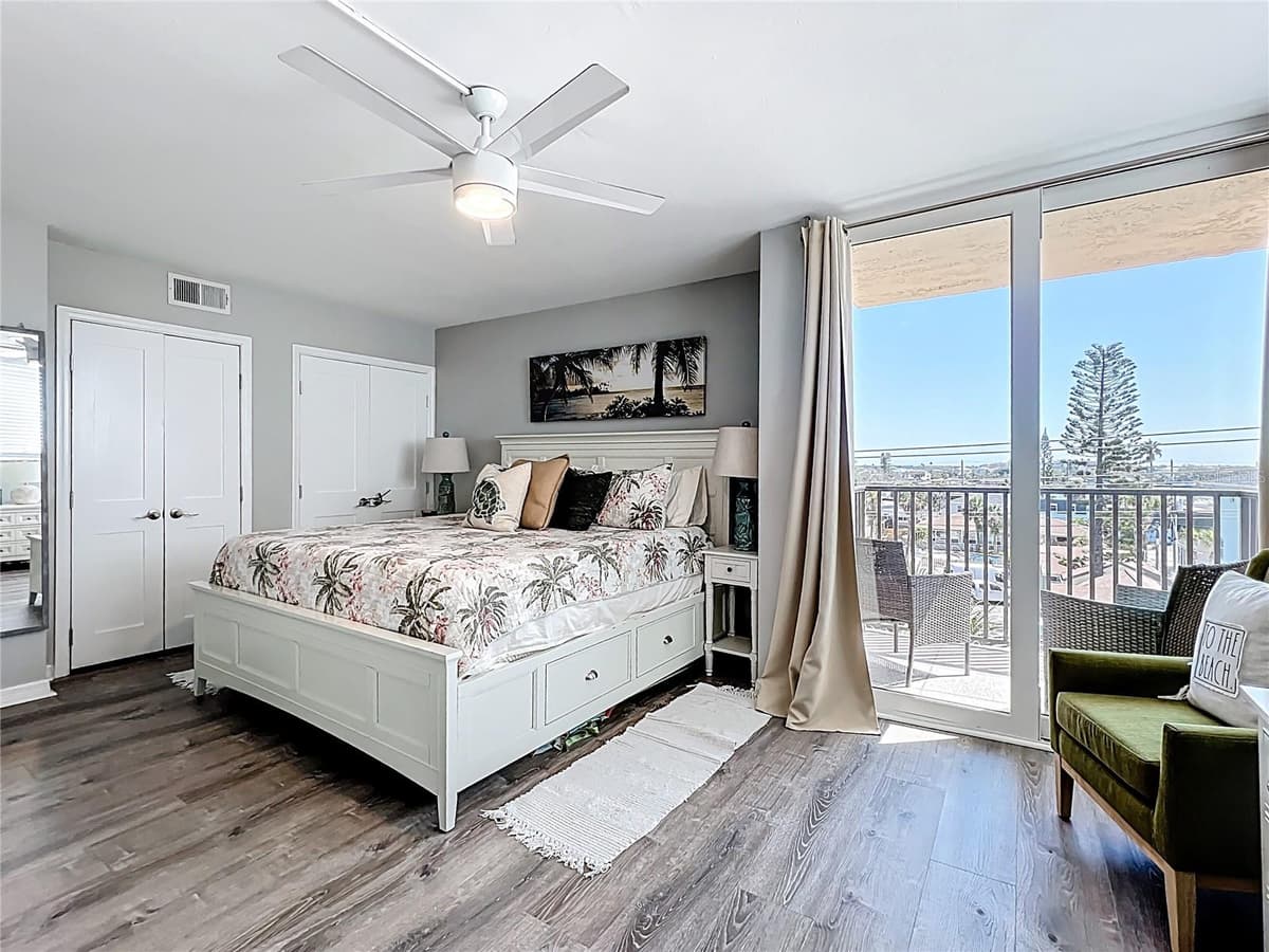 14146 GULF BOULEVARD — photo 18 of 29