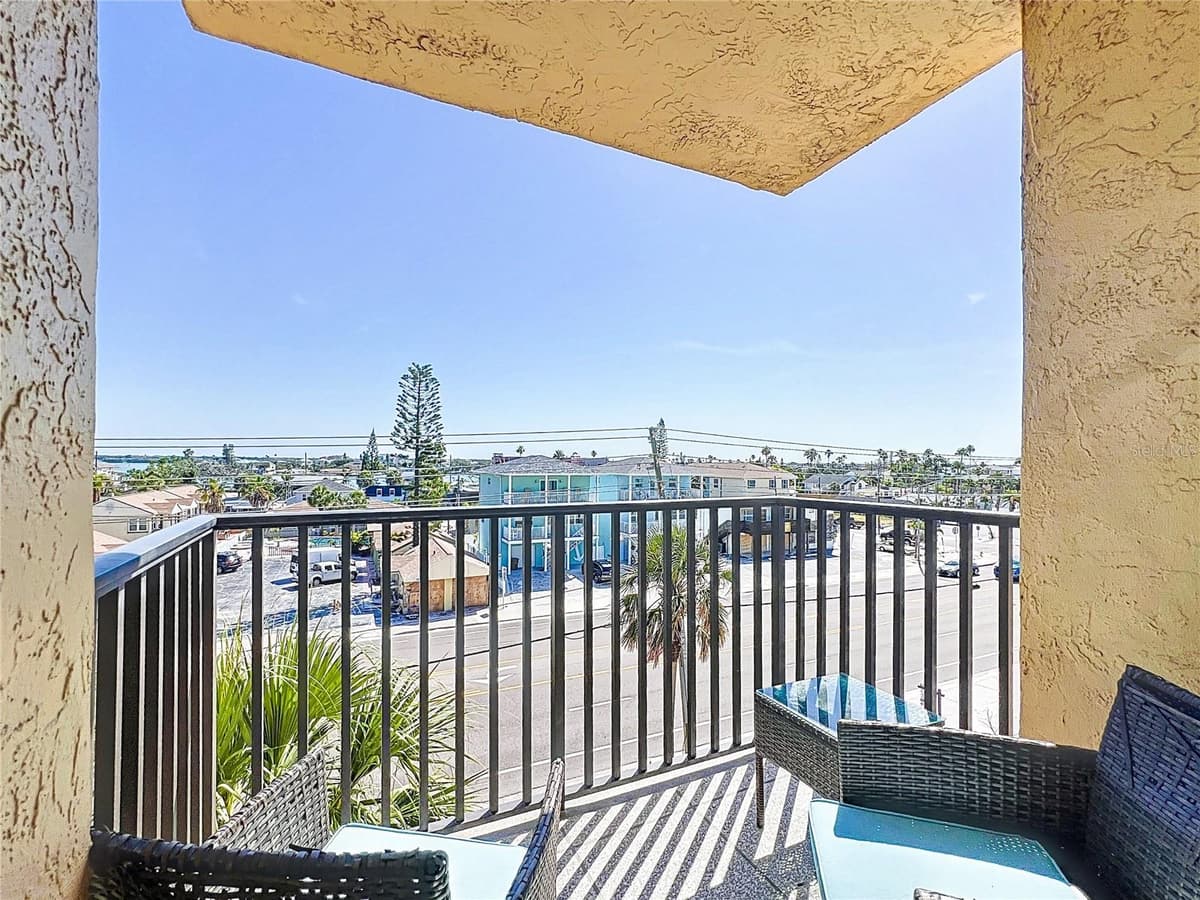14146 GULF BOULEVARD — photo 8 of 29