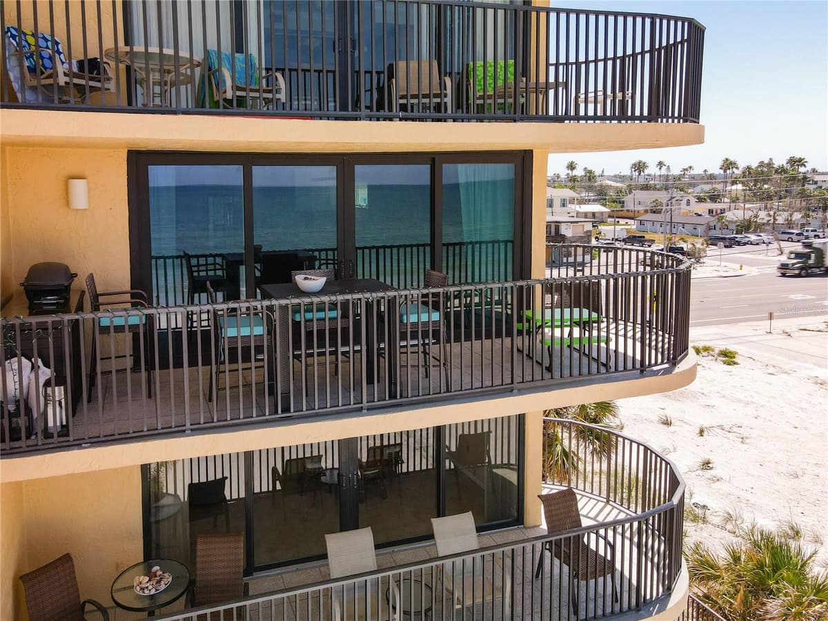 14146 GULF BOULEVARD — photo 4 of 29