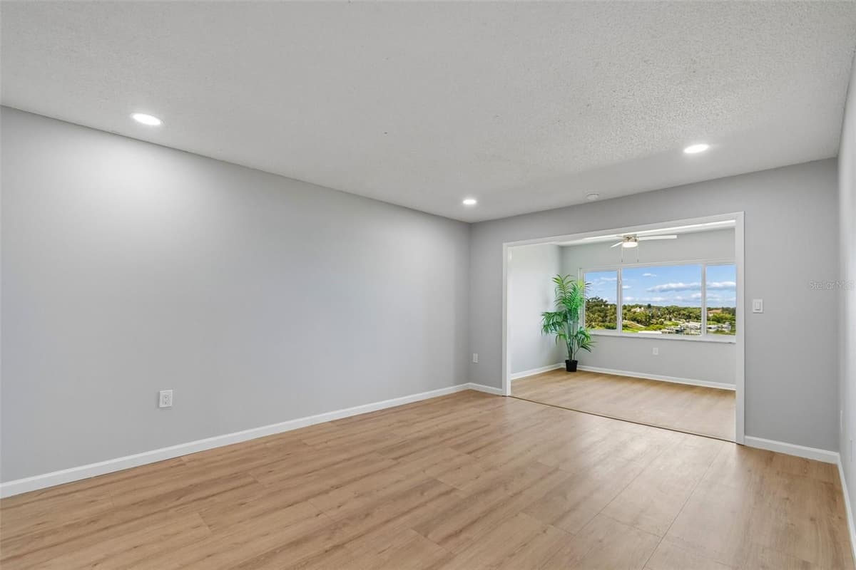 100 BLUFF VIEW DRIVE — photo 31 of 60