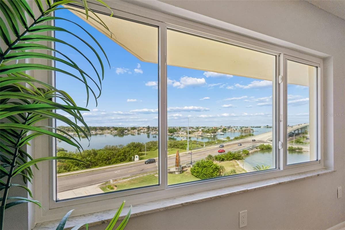 100 BLUFF VIEW DRIVE — photo 30 of 60