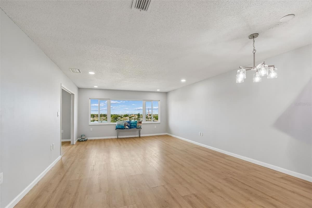 100 BLUFF VIEW DRIVE — photo 15 of 60