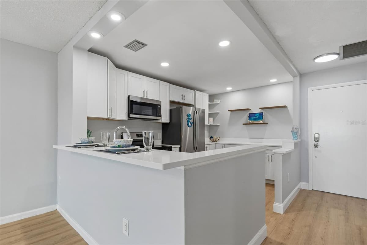 100 BLUFF VIEW DRIVE — photo 6 of 60