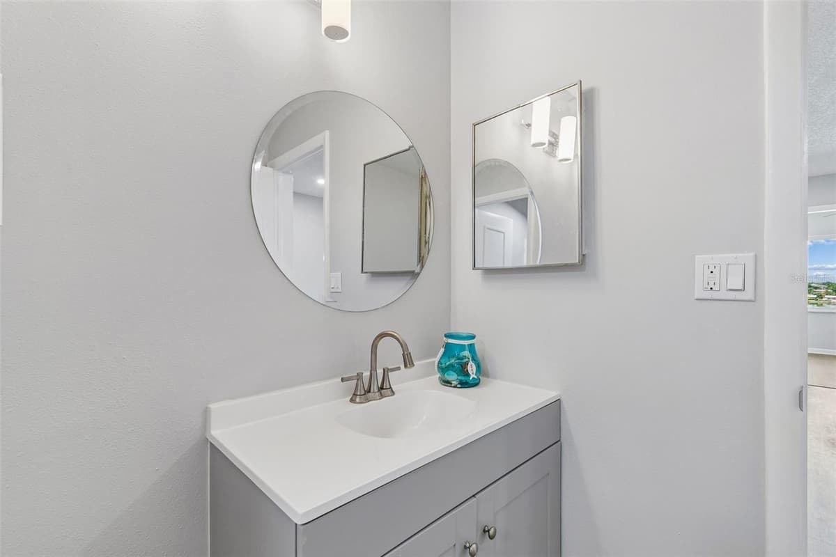 100 BLUFF VIEW DRIVE — photo 41 of 60