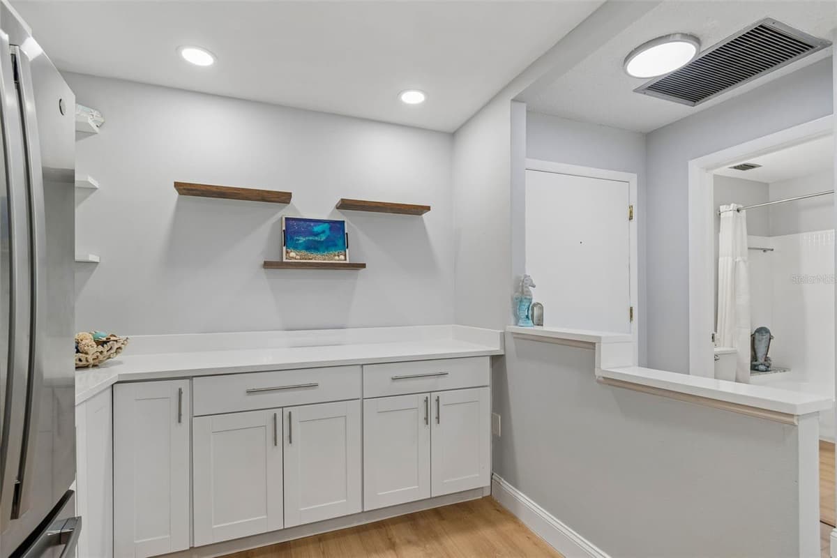 100 BLUFF VIEW DRIVE — photo 11 of 60
