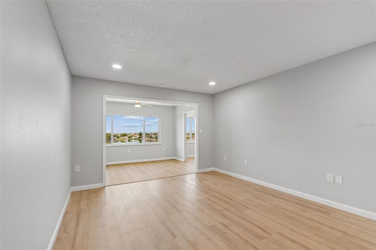 100 BLUFF VIEW DRIVE — photo 33 of 60