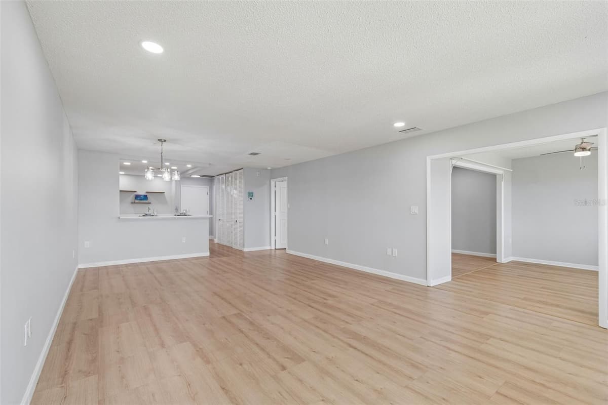 100 BLUFF VIEW DRIVE — photo 21 of 60