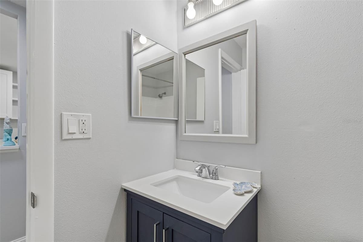 100 BLUFF VIEW DRIVE — photo 14 of 60