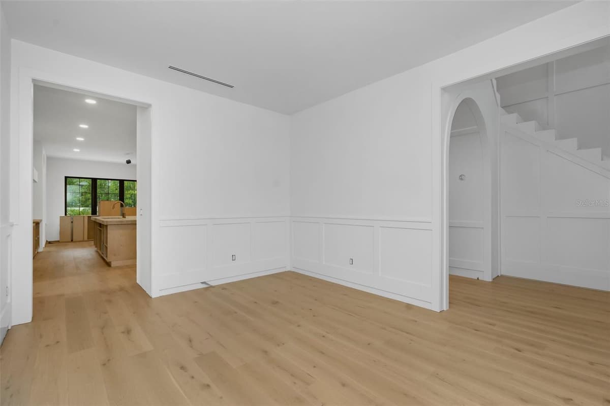 2911 CHAPIN AVENUE — photo 21 of 52
