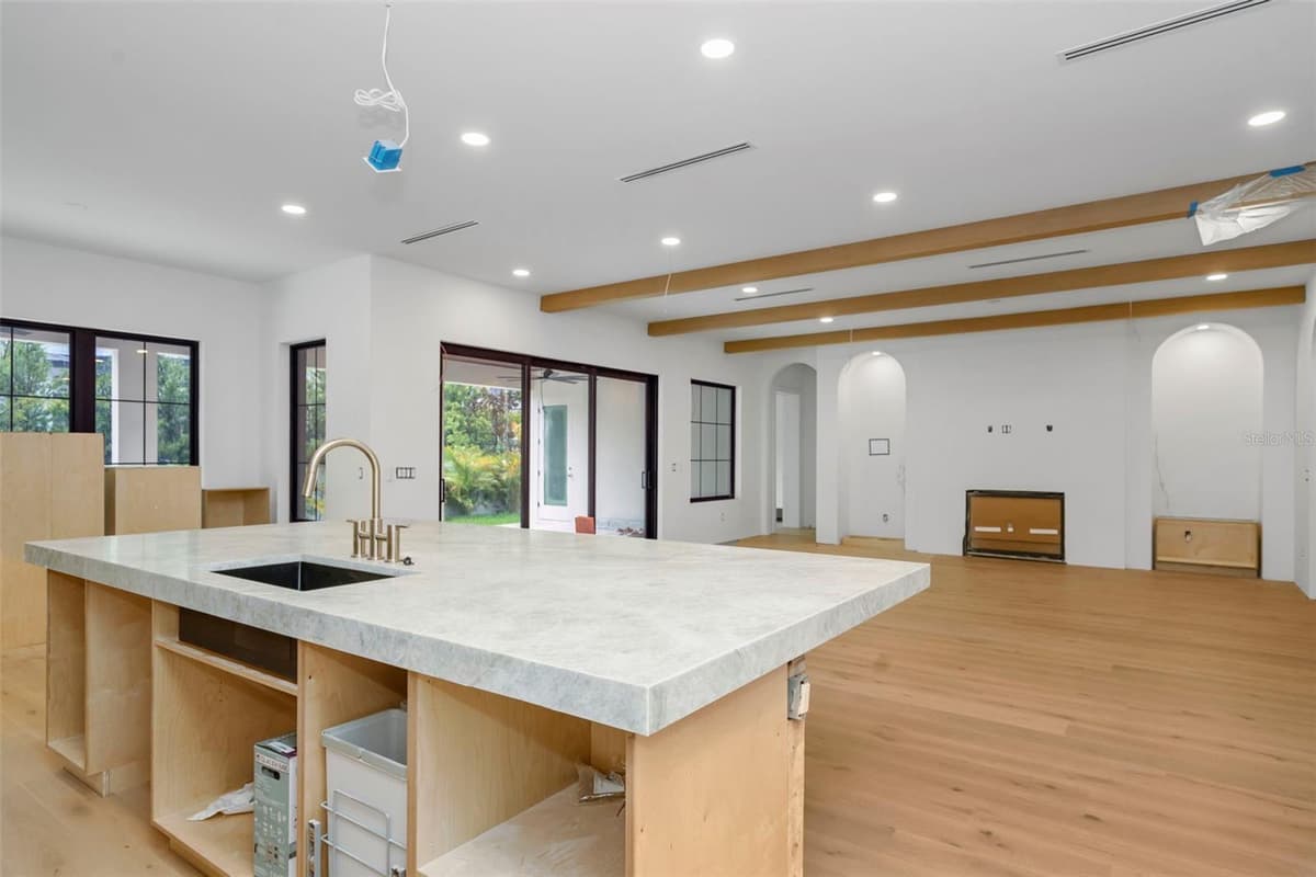 2911 CHAPIN AVENUE — photo 8 of 52