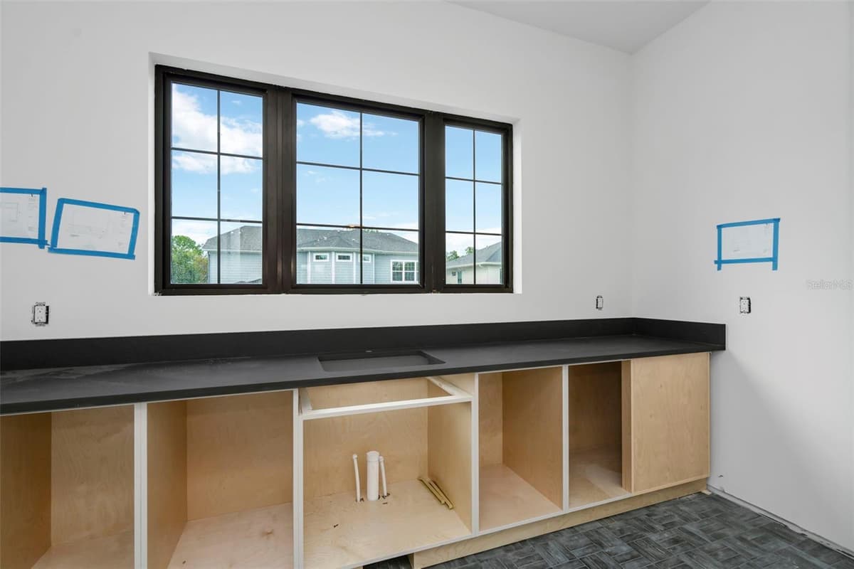 2911 CHAPIN AVENUE — photo 38 of 52