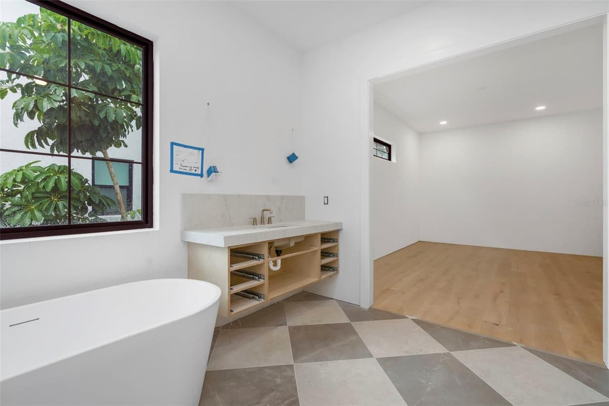 2911 CHAPIN AVENUE — photo 30 of 52