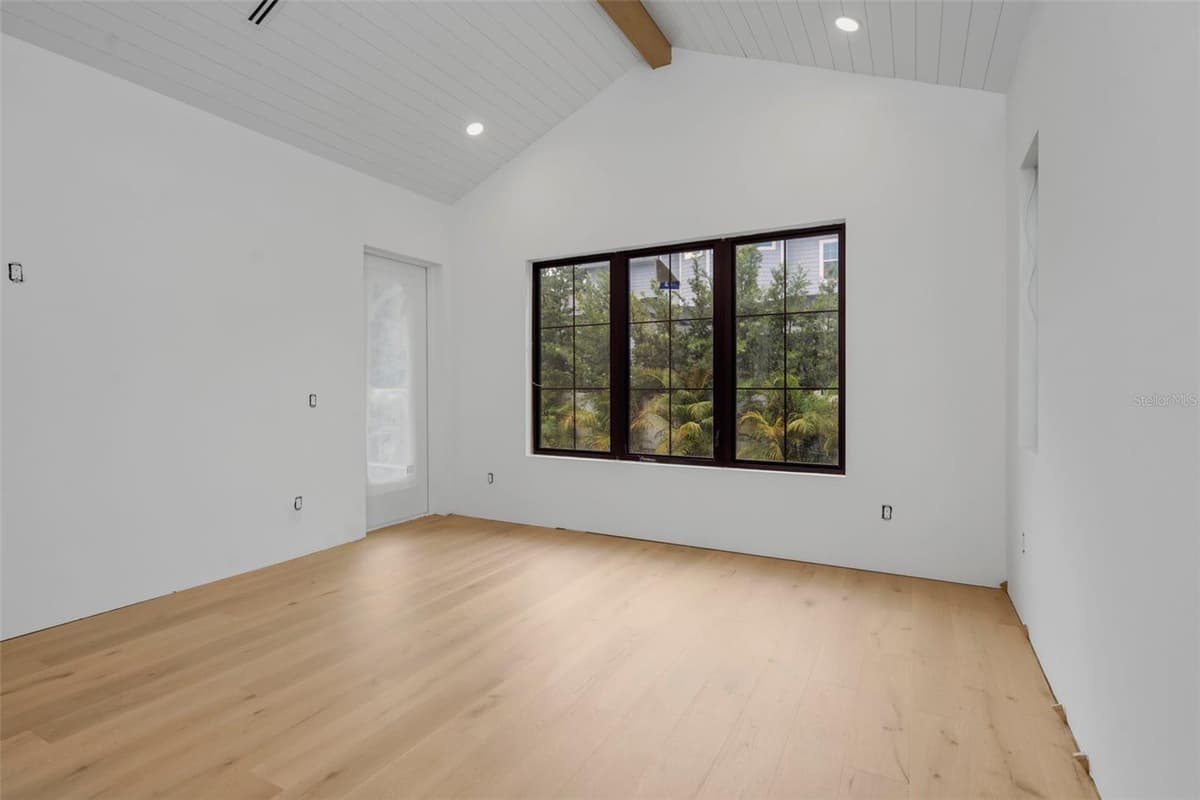 2911 CHAPIN AVENUE — photo 25 of 52