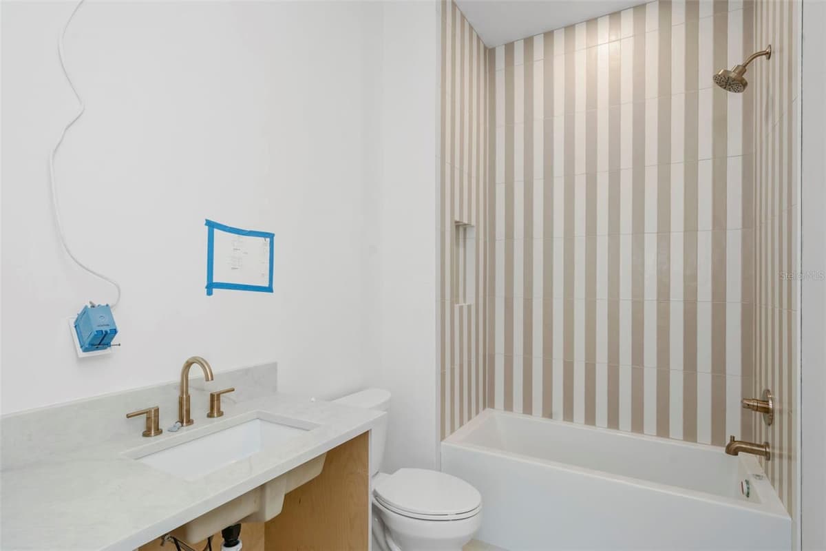 2911 CHAPIN AVENUE — photo 40 of 52