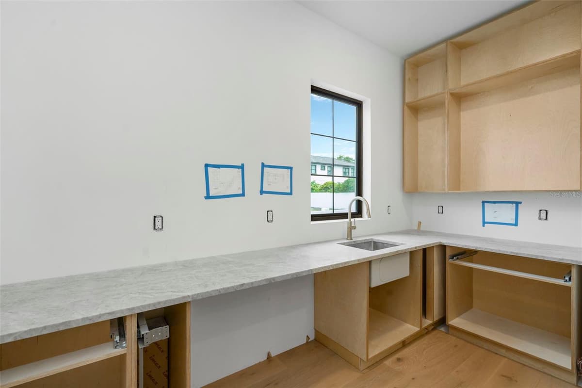 2911 CHAPIN AVENUE — photo 12 of 52