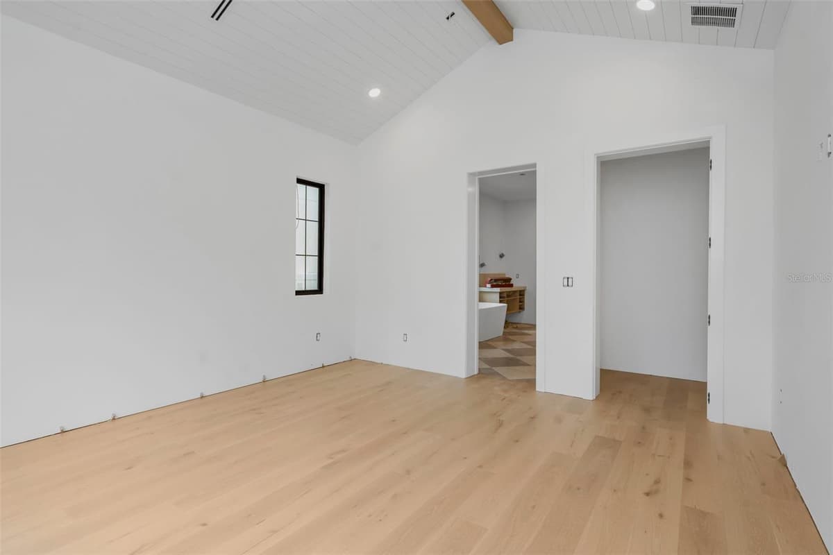 2911 CHAPIN AVENUE — photo 26 of 52
