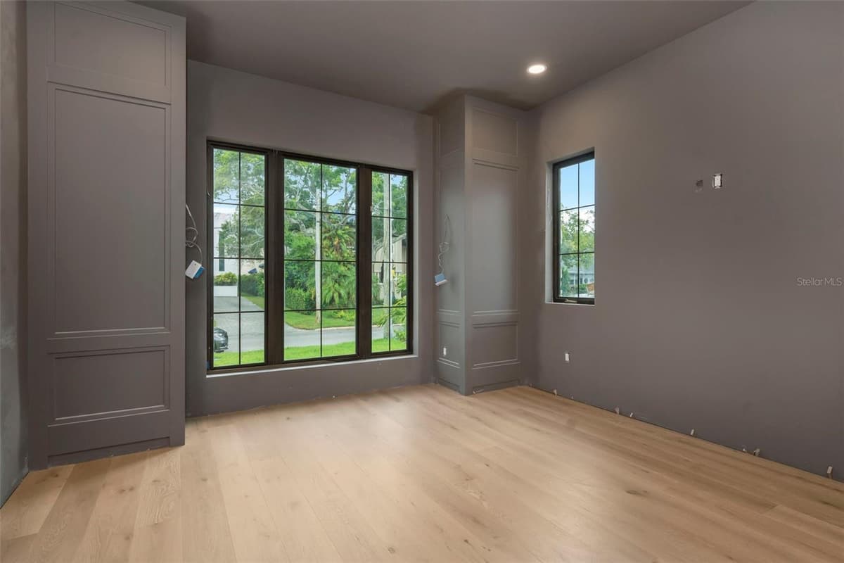 2911 CHAPIN AVENUE — photo 18 of 52