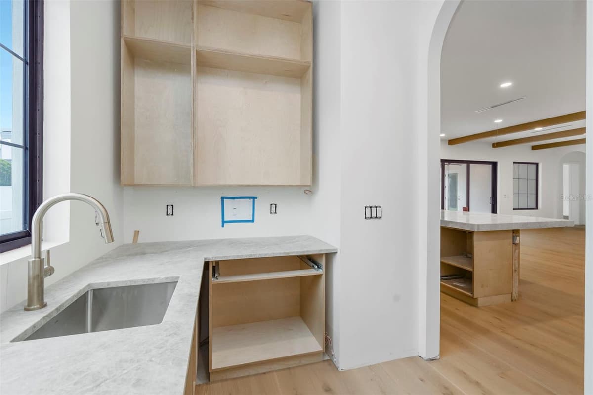 2911 CHAPIN AVENUE — photo 11 of 52