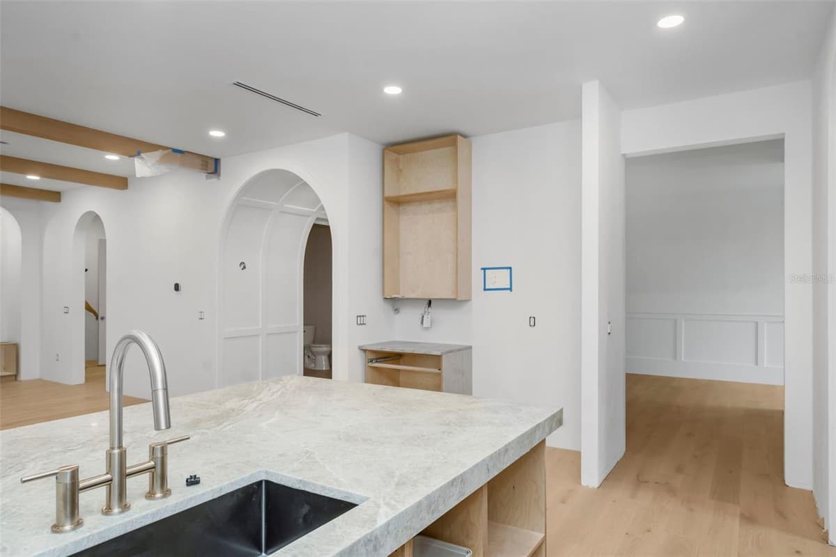 2911 CHAPIN AVENUE — photo 9 of 52