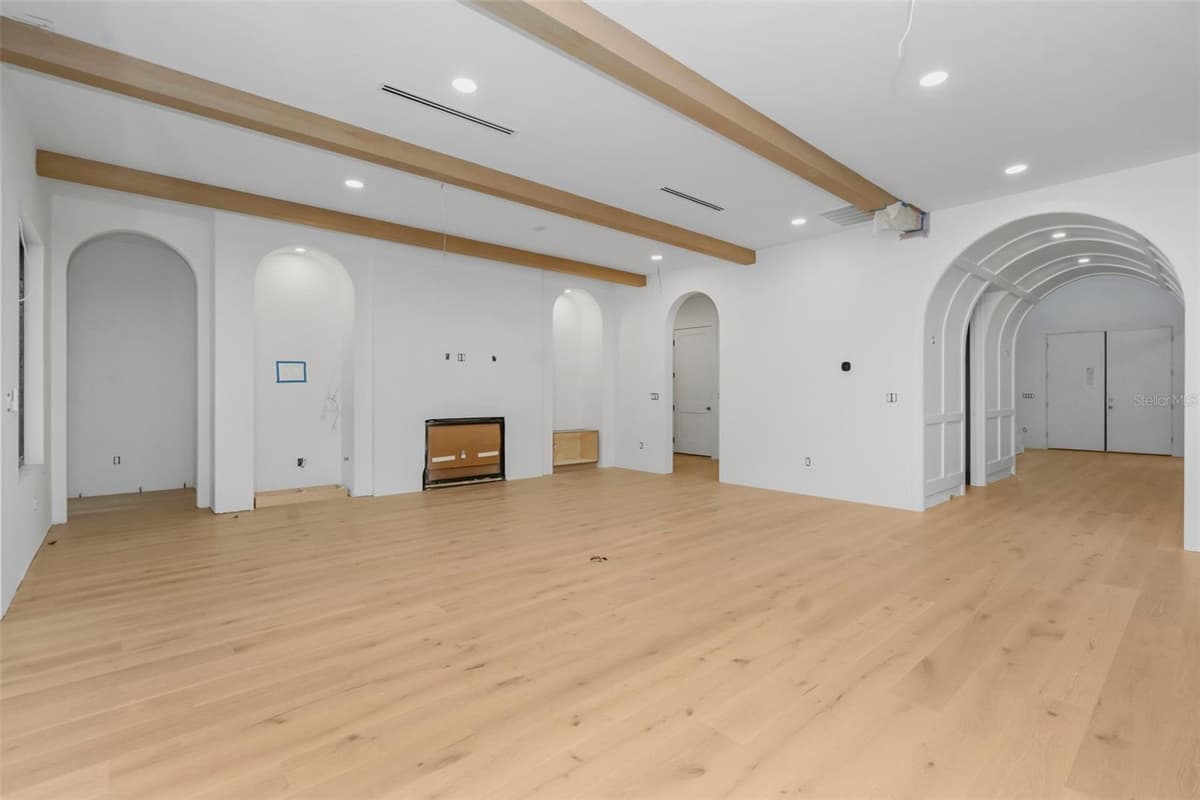 2911 CHAPIN AVENUE — photo 15 of 52