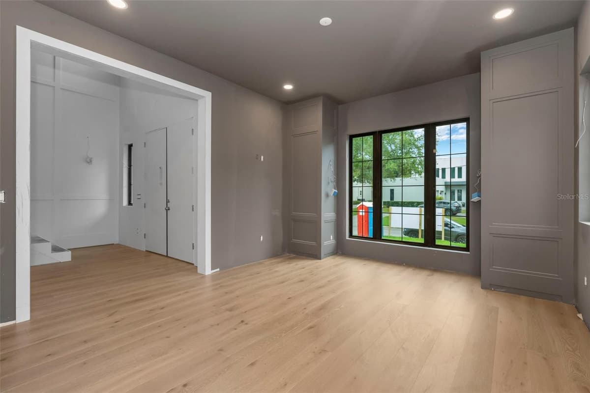 2911 CHAPIN AVENUE — photo 17 of 52