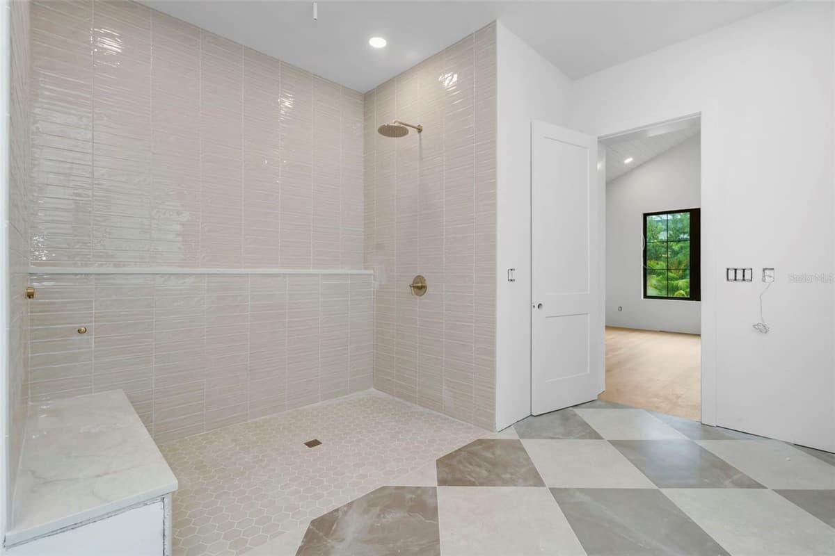 2911 CHAPIN AVENUE — photo 28 of 52