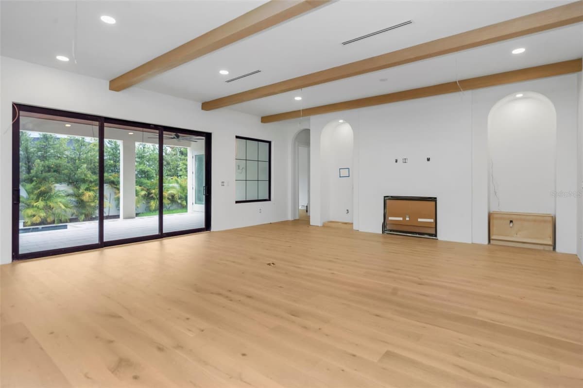 2911 CHAPIN AVENUE — photo 13 of 52