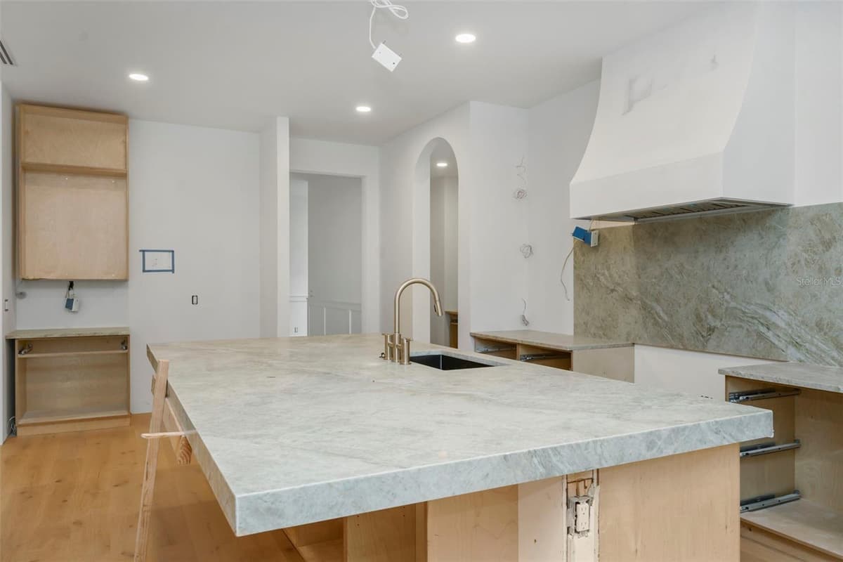 2911 CHAPIN AVENUE — photo 10 of 52
