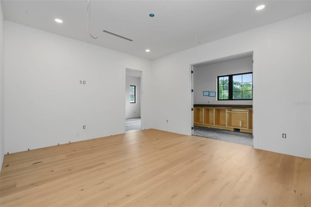 2911 CHAPIN AVENUE — photo 36 of 52