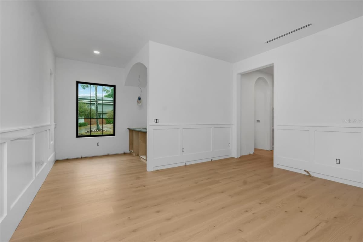 2911 CHAPIN AVENUE — photo 19 of 52