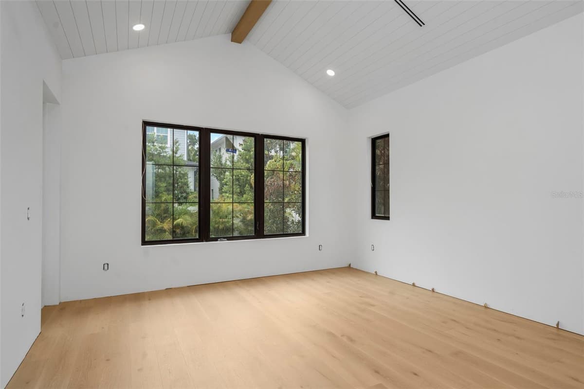 2911 CHAPIN AVENUE — photo 24 of 52