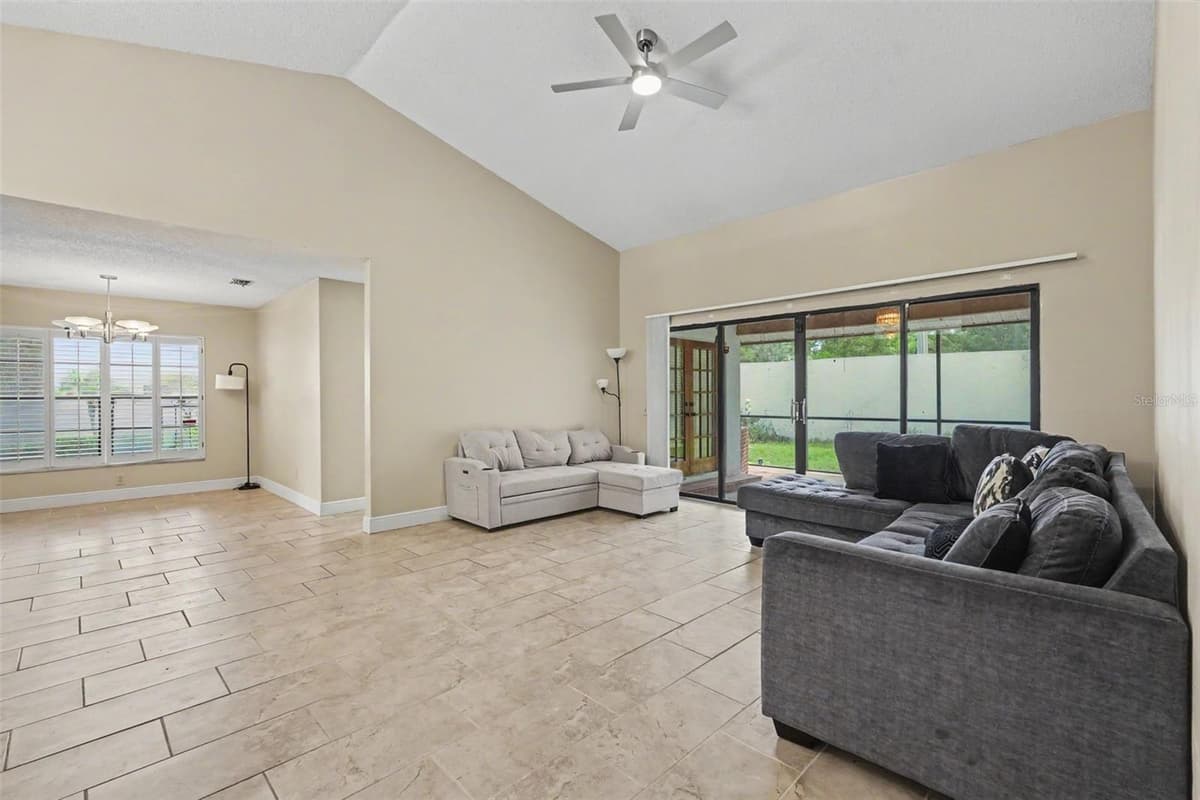 11502 ROBLES DEL RIO PLACE — photo 10 of 39