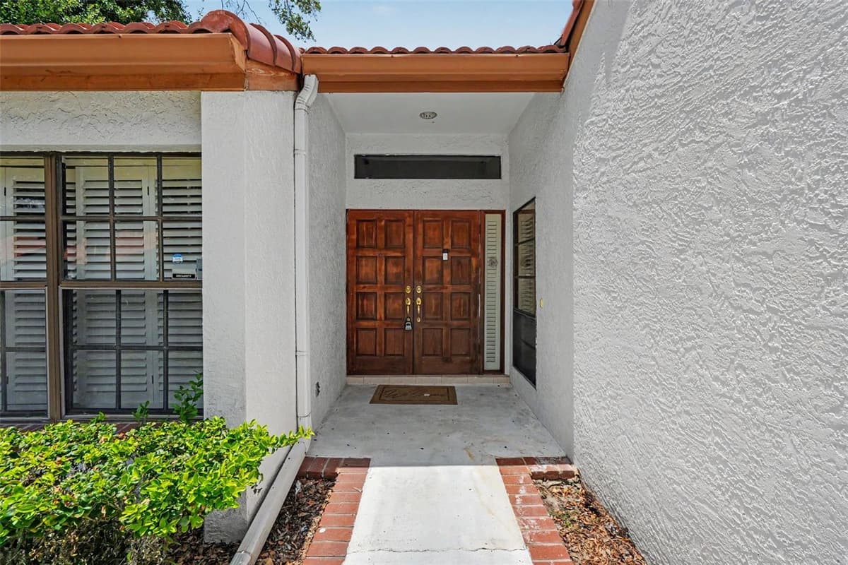 11502 ROBLES DEL RIO PLACE — photo 2 of 39