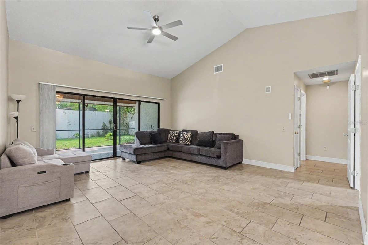 11502 ROBLES DEL RIO PLACE — photo 11 of 39