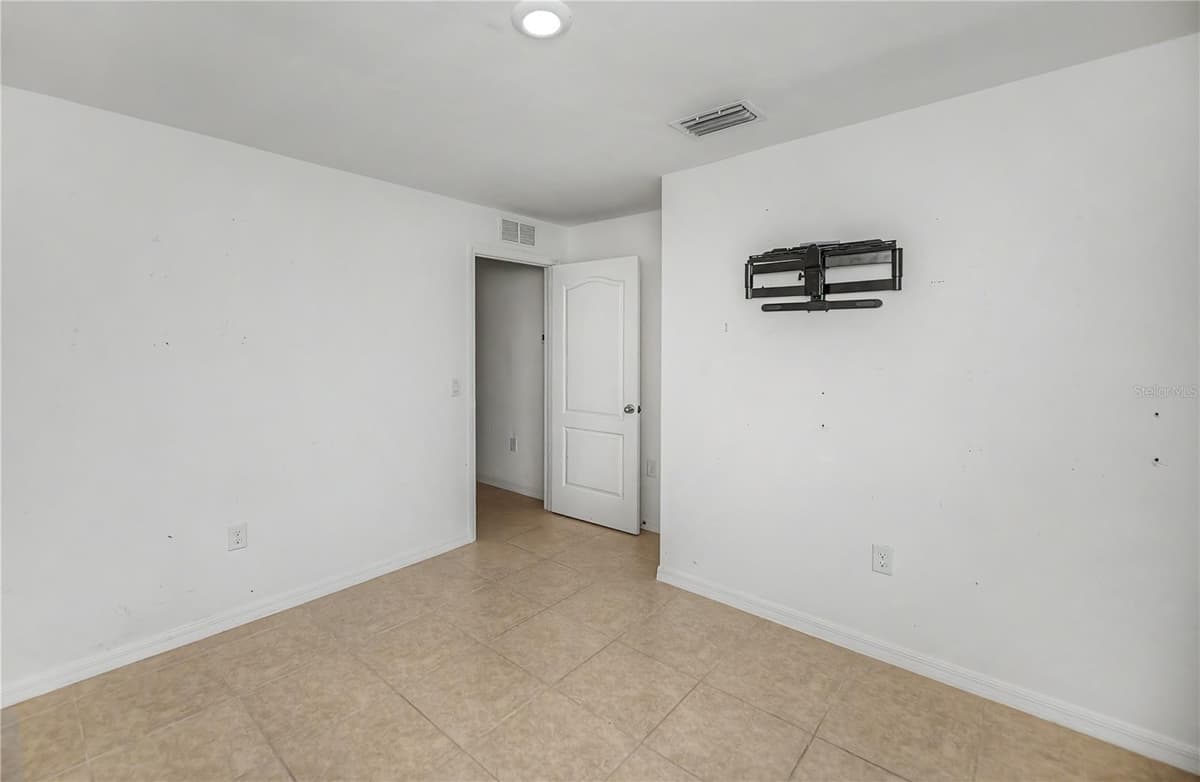 2555 ATWATER DRIVE — photo 31 of 64