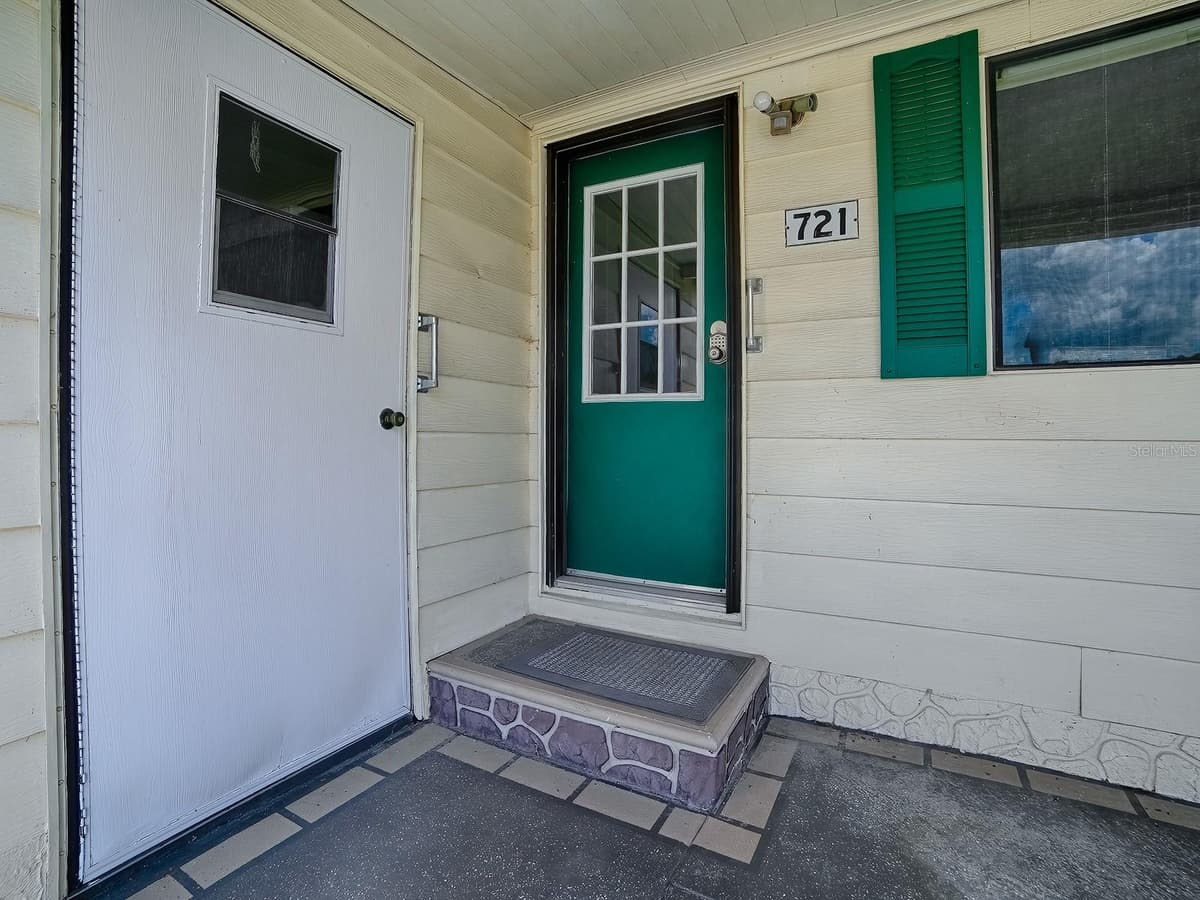 721 SHARON DRIVE — photo 4 of 32
