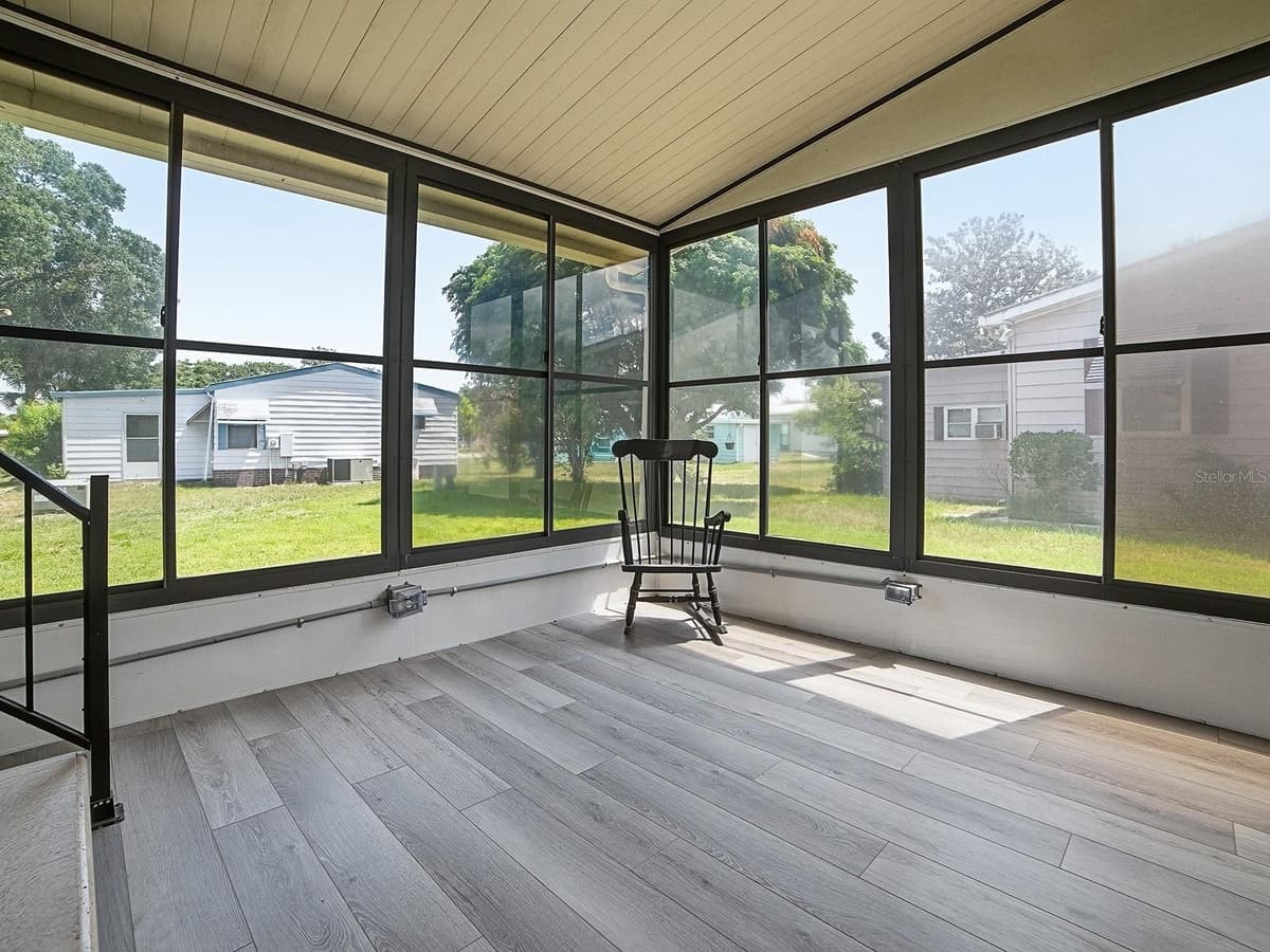 721 SHARON DRIVE — photo 19 of 32