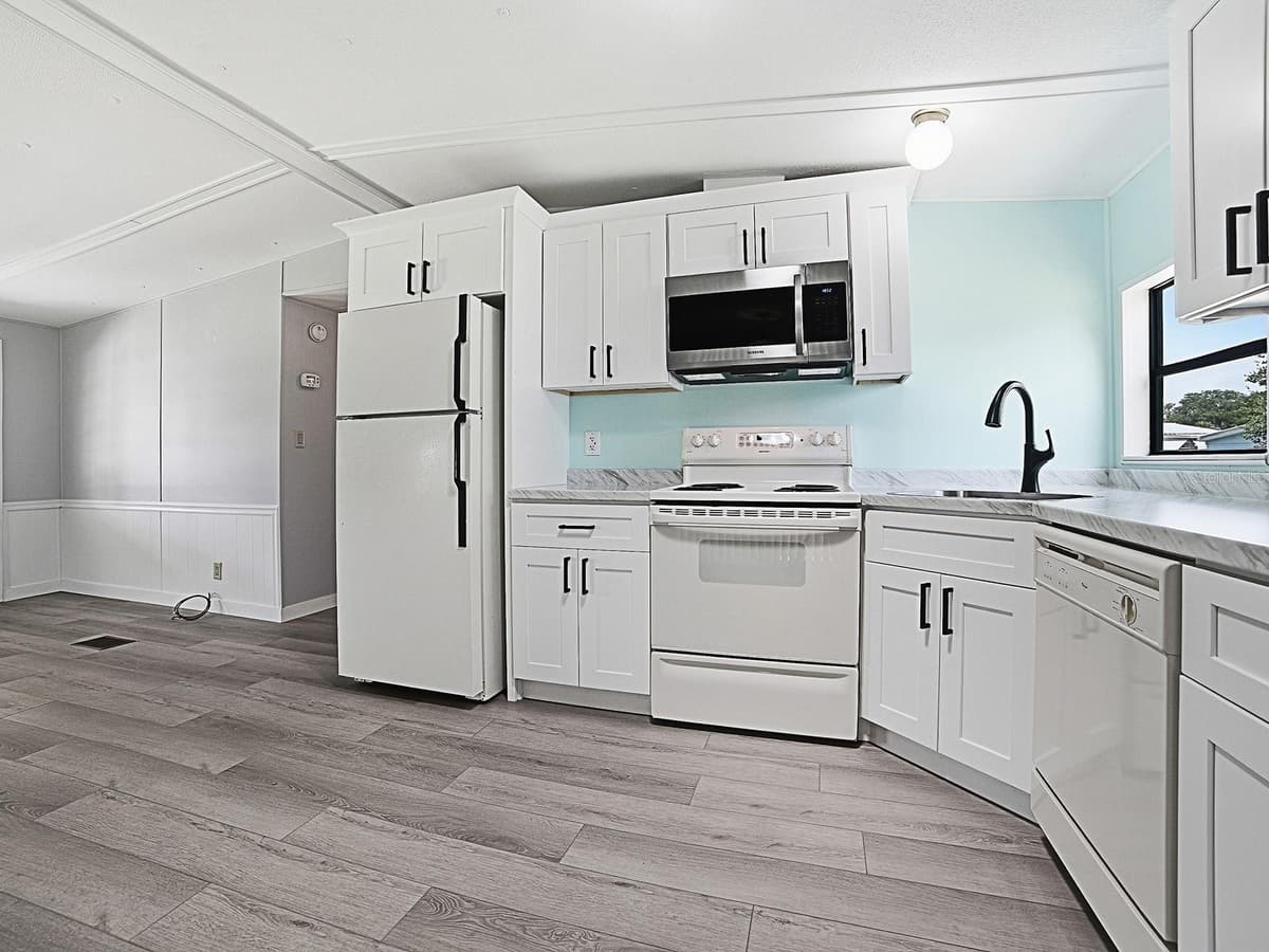 721 SHARON DRIVE — photo 12 of 32