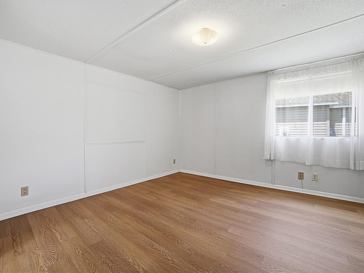 721 SHARON DRIVE — photo 13 of 32
