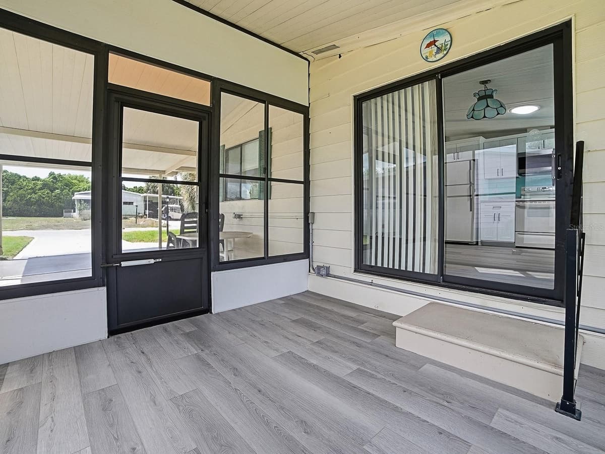 721 SHARON DRIVE — photo 18 of 32