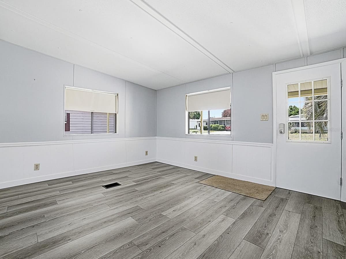 721 SHARON DRIVE — photo 6 of 32