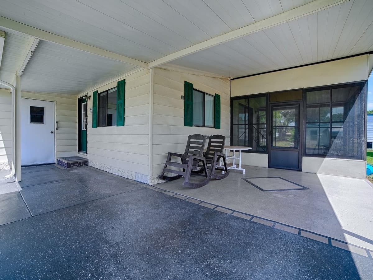 721 SHARON DRIVE — photo 3 of 32