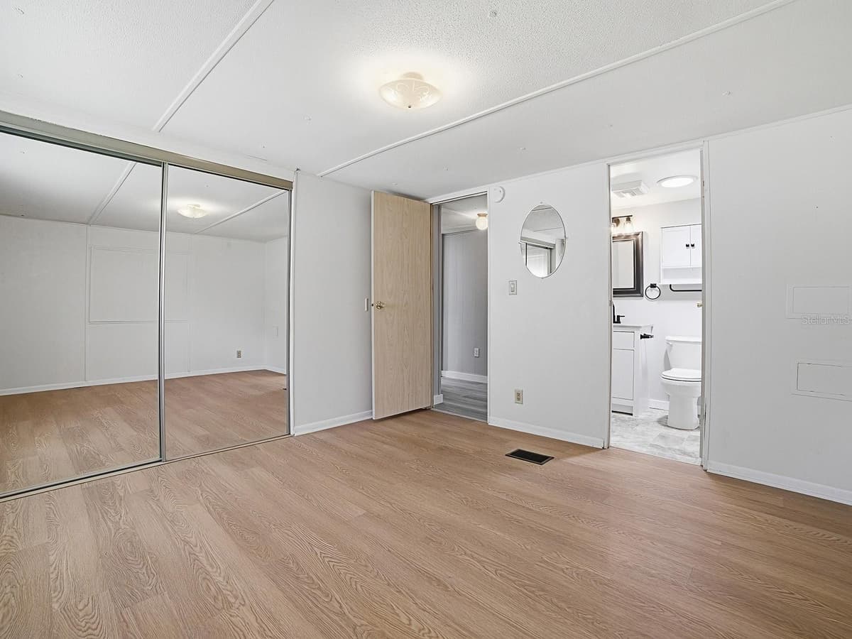 721 SHARON DRIVE — photo 11 of 32