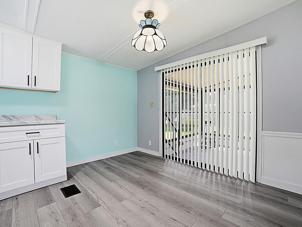 721 SHARON DRIVE — photo 8 of 32