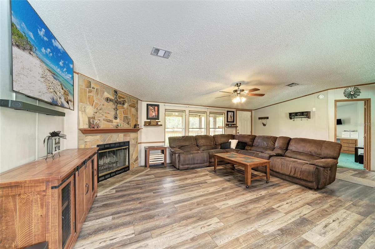 23715 73RD AVENUE — photo 3 of 83